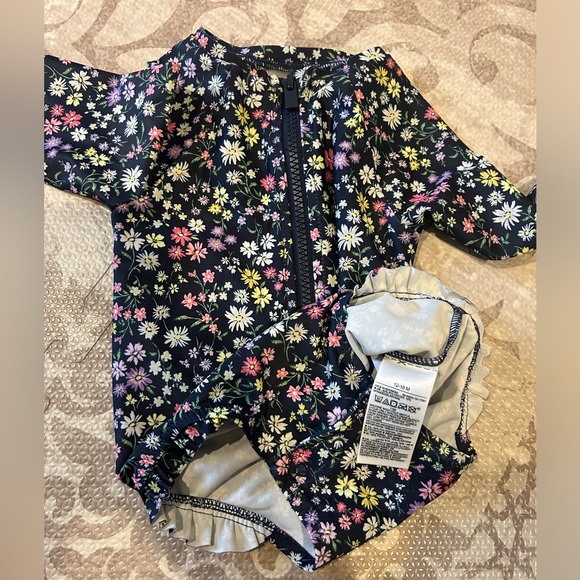 Old Navy long sleeve floral rashguard swimsuit - Picture 2 of 5